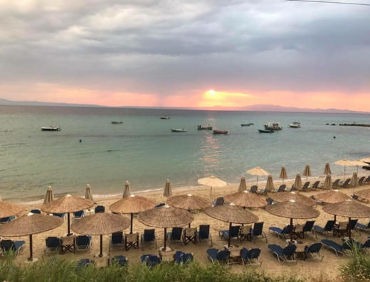 BEACH BAR ΧΑΛΚΙΔΙΚΗ ΑΦΥΤΟΣ | ΑΚΡΟΓΙΑΛΟ