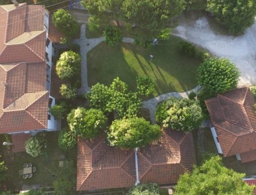 ΕΝΟΙΚΙΑΖΟΜΕΝΑ ΔΩΜΑΤΙΑ ΔΙΑΜΕΡΙΣΜΑΤΑ BUNGALOWS | ΣΥΒΟΤΑ ΘΕΣΠΡΩΤΙΑ | SIBOTA COLOURS