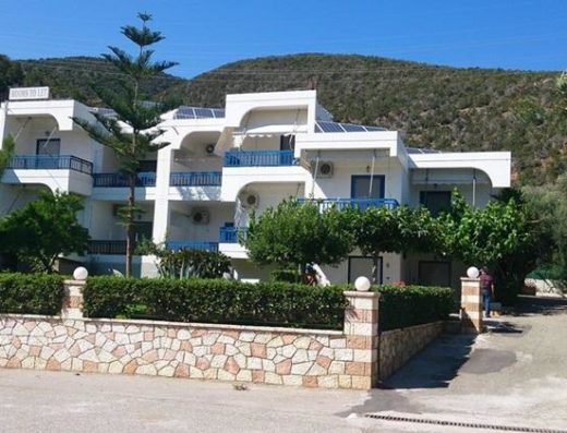 ΕΝΟΙΚΙΑΖΟΜΕΝΑ ΔΩΜΑΤΙΑ ΨΑΡΟΤΑΒΕΡΝΑ | ΑΓΙΟΣ ΝΙΚΟΛΑΟΣ ΦΩΚΙΔΑ | ΚΑΘΑΡΑΚΗΣ STUDIOS