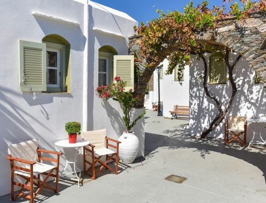 STUDIOS TO LET | PLATIS GIALOS SIFNOS | GIANNAKAS STUDIOS