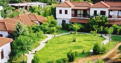 ΕΝΟΙΚΙΑΖΟΜΕΝΑ ΔΩΜΑΤΙΑ ΔΙΑΜΕΡΙΣΜΑΤΑ BUNGALOWS | ΣΥΒΟΤΑ ΘΕΣΠΡΩΤΙΑ | SIBOTA COLOURS - gbd.gr