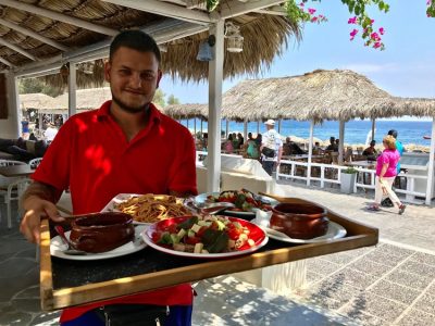 ΕΣΤΙΑΤΟΡΙΟ BEACH BAR ΚΑΜΑΡΙ ΣΑΝΤΟΡΙΝΗ | DOLPHINS BEACH BAR RESTAURANT --- gbd.gr