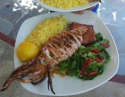 ΕΣΤΙΑΤΟΡΙΟ BEACH BAR ΚΑΜΑΡΙ ΣΑΝΤΟΡΙΝΗ | DOLPHINS BEACH BAR RESTAURANT --- gbd.gr