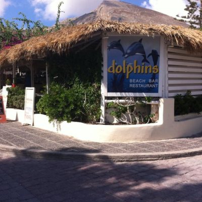 ΕΣΤΙΑΤΟΡΙΟ BEACH BAR ΚΑΜΑΡΙ ΣΑΝΤΟΡΙΝΗ | DOLPHINS BEACH BAR RESTAURANT --- gbd.gr