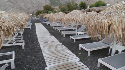 ΕΣΤΙΑΤΟΡΙΟ BEACH BAR ΚΑΜΑΡΙ ΣΑΝΤΟΡΙΝΗ | DOLPHINS BEACH BAR RESTAURANT --- gbd.gr