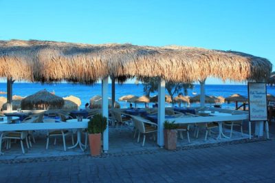 ΕΣΤΙΑΤΟΡΙΟ BEACH BAR ΚΑΜΑΡΙ ΣΑΝΤΟΡΙΝΗ | DOLPHINS BEACH BAR RESTAURANT --- gbd.gr