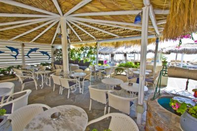 ΕΣΤΙΑΤΟΡΙΟ BEACH BAR ΚΑΜΑΡΙ ΣΑΝΤΟΡΙΝΗ | DOLPHINS BEACH BAR RESTAURANT --- gbd.gr