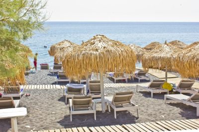 ΕΣΤΙΑΤΟΡΙΟ BEACH BAR ΚΑΜΑΡΙ ΣΑΝΤΟΡΙΝΗ | DOLPHINS BEACH BAR RESTAURANT --- gbd.gr