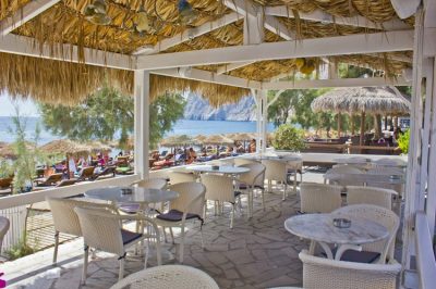 ΕΣΤΙΑΤΟΡΙΟ BEACH BAR ΚΑΜΑΡΙ ΣΑΝΤΟΡΙΝΗ | DOLPHINS BEACH BAR RESTAURANT --- gbd.gr